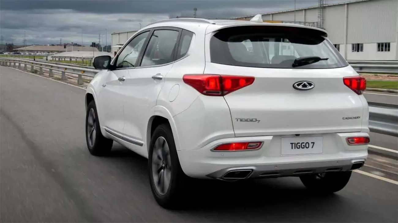 O motor do Chery Tiggo 7 TXS 1.5 possui 4 cilindros em linha, aspiração turbinada, alimentação por injeção multiponto, código SQRE4T15B, entrega potência de 150 cv e torque de 21,4 kgfm.