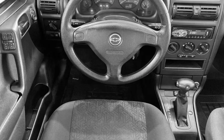 Quantos km por litro faz o Chevrolet Astra Hatch 2008 Advantage 2.0 Flex Automático: fotos, preço e ficha técnica