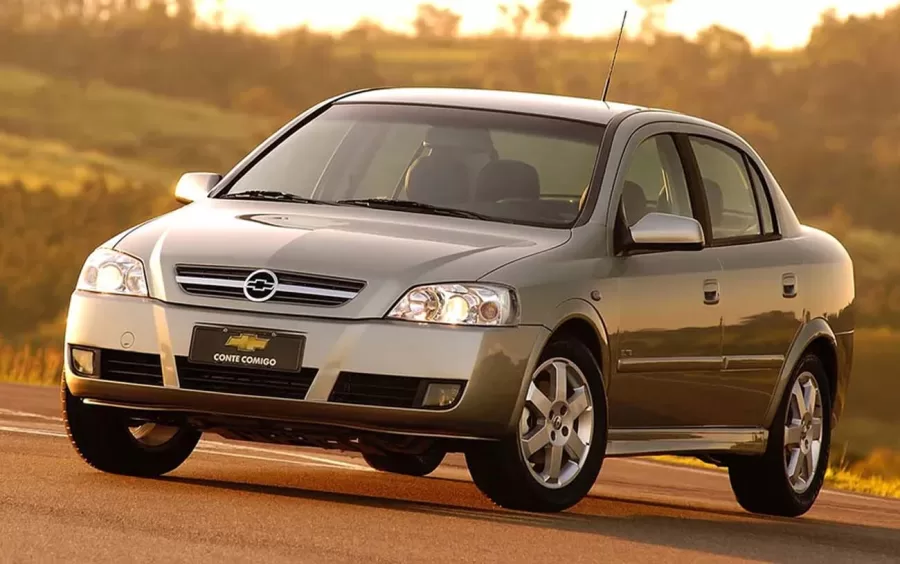 Quantos km por litro faz o Chevrolet Astra Hatch 2004 CD 2.0 8V Manual: fotos, preço e ficha técnica