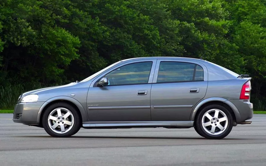 Chevrolet Astra Elite 2.0 8V 2007: desempenho, consumo e ficha técnica