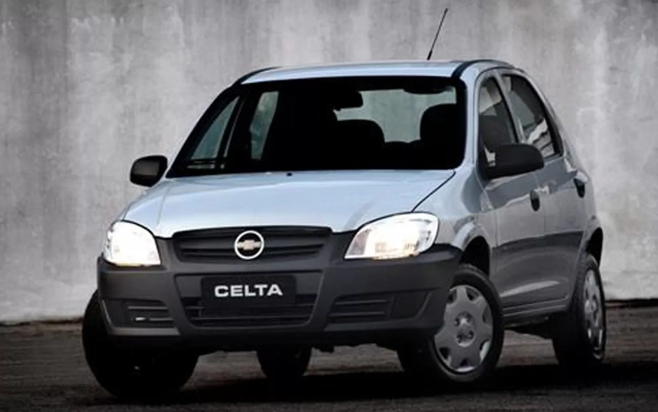 Desempenho: O Celta Life 1.0 de 2008 proporciona uma condução ágil e estável, com um motor de 40 cv e velocidade máxima de 157 km/h.