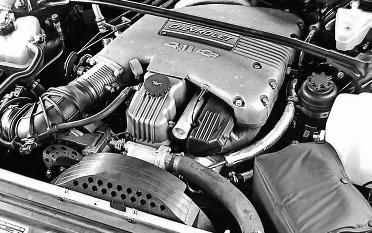 Motor: Equipado com um motor de 6 cilindros em linha, o Omega GLS 4.1 possui uma disposição longitudinal, código do motor Powertech C41GE, aspiração natural e injeção multiponto, proporcionando uma potência máxima de 168 cv e torque máximo de 29,1 kgfm.