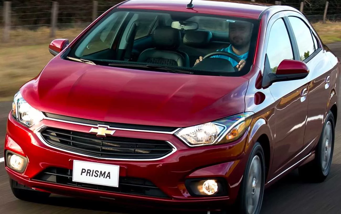 Desempenho: O Chevrolet Prisma 1.4 de 2017 oferece um desempenho equilibrado, com uma aceleração de 0 a 100 km/h em cerca de 10,5 segundos e alcançando uma velocidade máxima de 180 km/h.