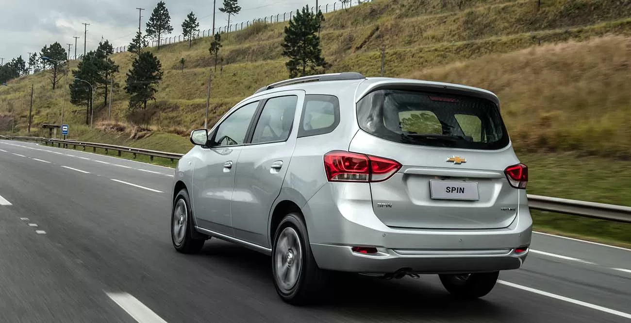 Desempenho: O Chevrolet Spin Premier 1.8 AT 2023 oferece um equilíbrio notável entre desempenho e eficiência, perfeito para o uso diário.