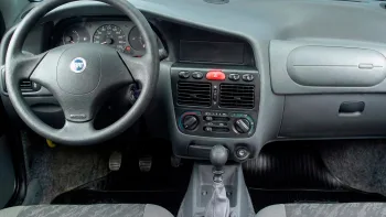 Pontos negativos aparecem na idade, ruídos, suspensão cansada e atenção constante ao arrefecimento em carros muito usados.