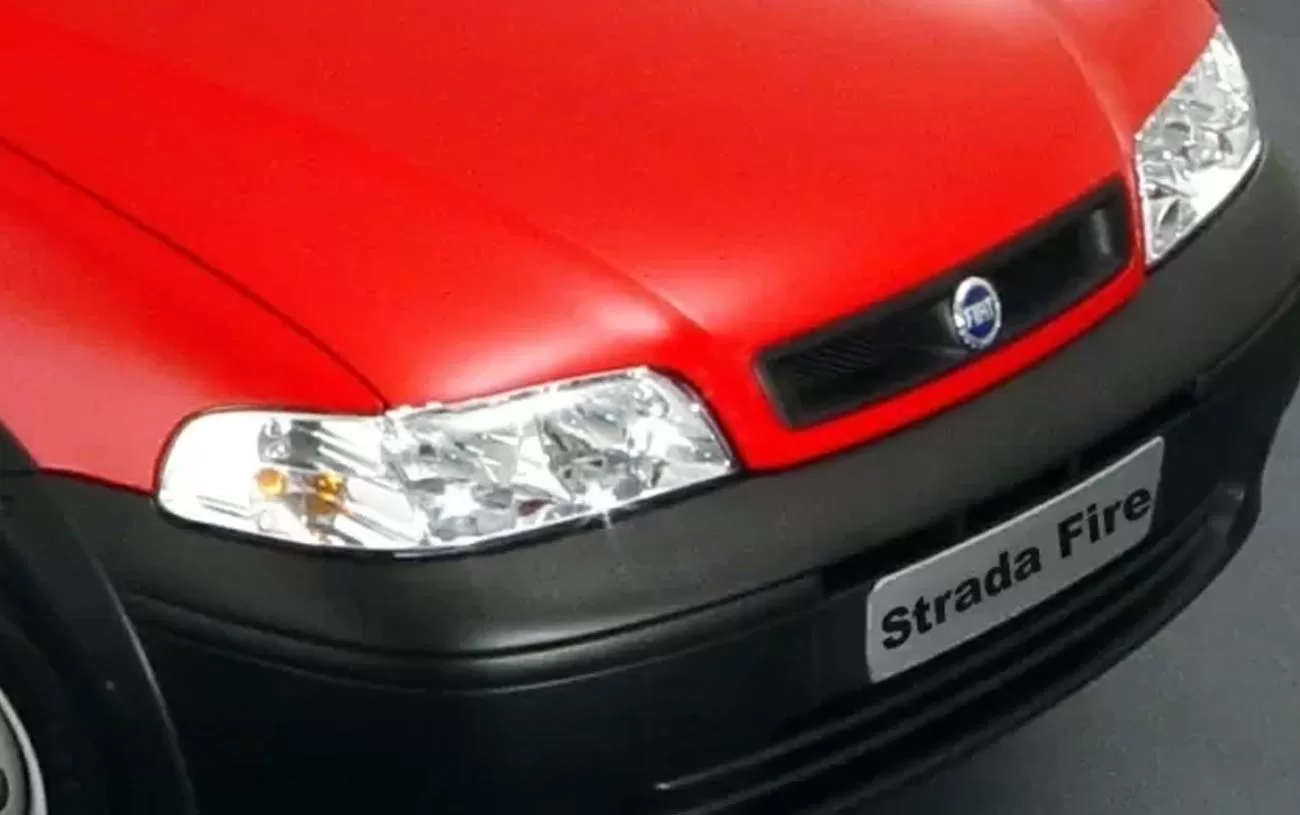 Desempenho: O Fiat Strada 1.3 CE 2004 oferece um desempenho equilibrado, com velocidade máxima de 152 km/h e aceleração de 0 a 100 km/h em 15,2 segundos.