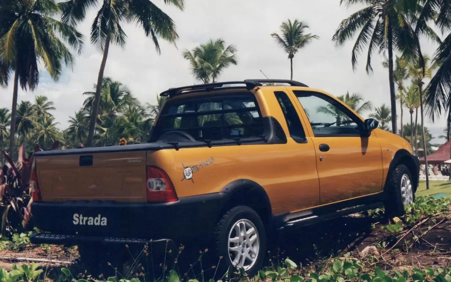 Quantos km por litro faz o Fiat Strada 2004 Adventure 1.8 8V Cabine Estendida: ficha técnica, preço e fotos