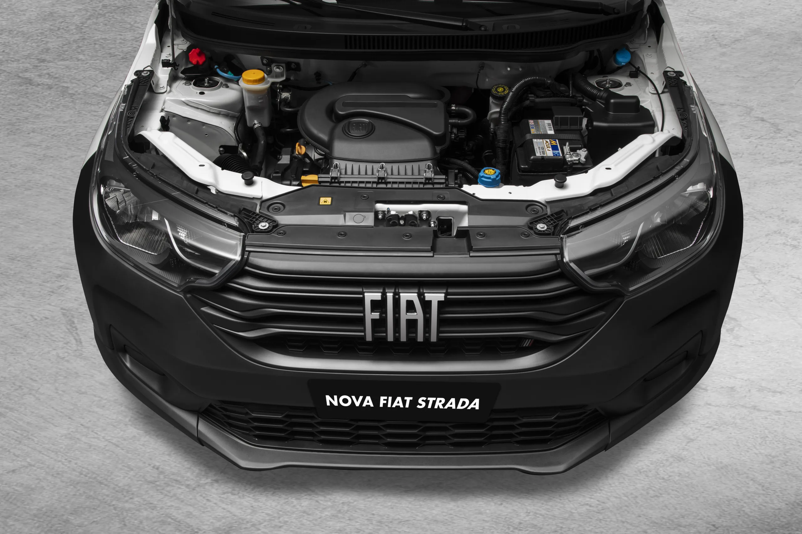 O Fire 1.4 entrega 88 cv com etanol e 85 cv com gasolina, anda bem na cidade, mas carregada pede paciência em subida e ultrapassagem.