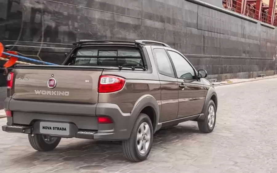 Fiat Strada 2015 Working 1.4 (Flex) (Cabine Dupla): preço, ficha técnica e fotos da picape