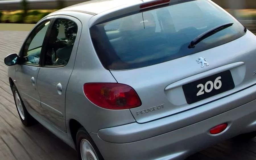 O Peugeot 206 Sensation 1.4 8V, lançado no ano de 2009, ainda mostra seu valor como uma opção confiável e econômica para os motoristas brasileiros.