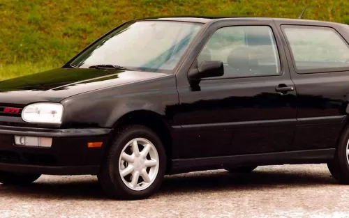 Volkswagen Golf GTi 2.0 1995: Um Clássico Acessível que Oferece Emoção ao Volante