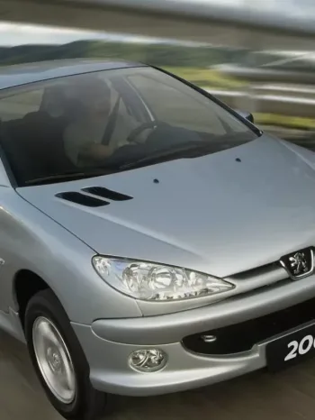 Peugeot 206 Sensation 1.4 2010 custa até R$ 17 mil, mas suspensão traseira preocupa: “Barato até quebrar”, alerta mecânico