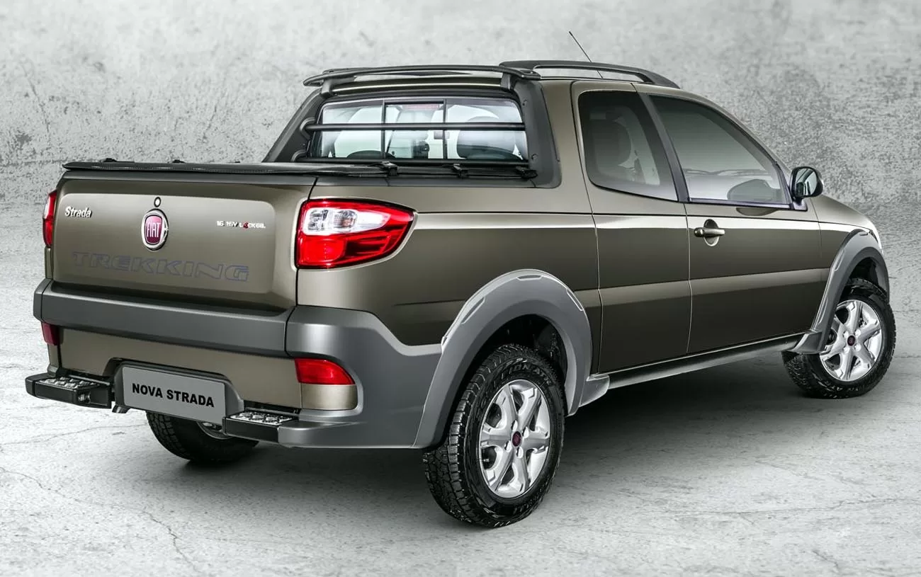 O desempenho do Fiat Strada Trekking 1.6 16V CD 2015 oferece agilidade com aceleração de 0 a 100 km/h em 9,7 segundos e velocidade máxima de 178 km/h.