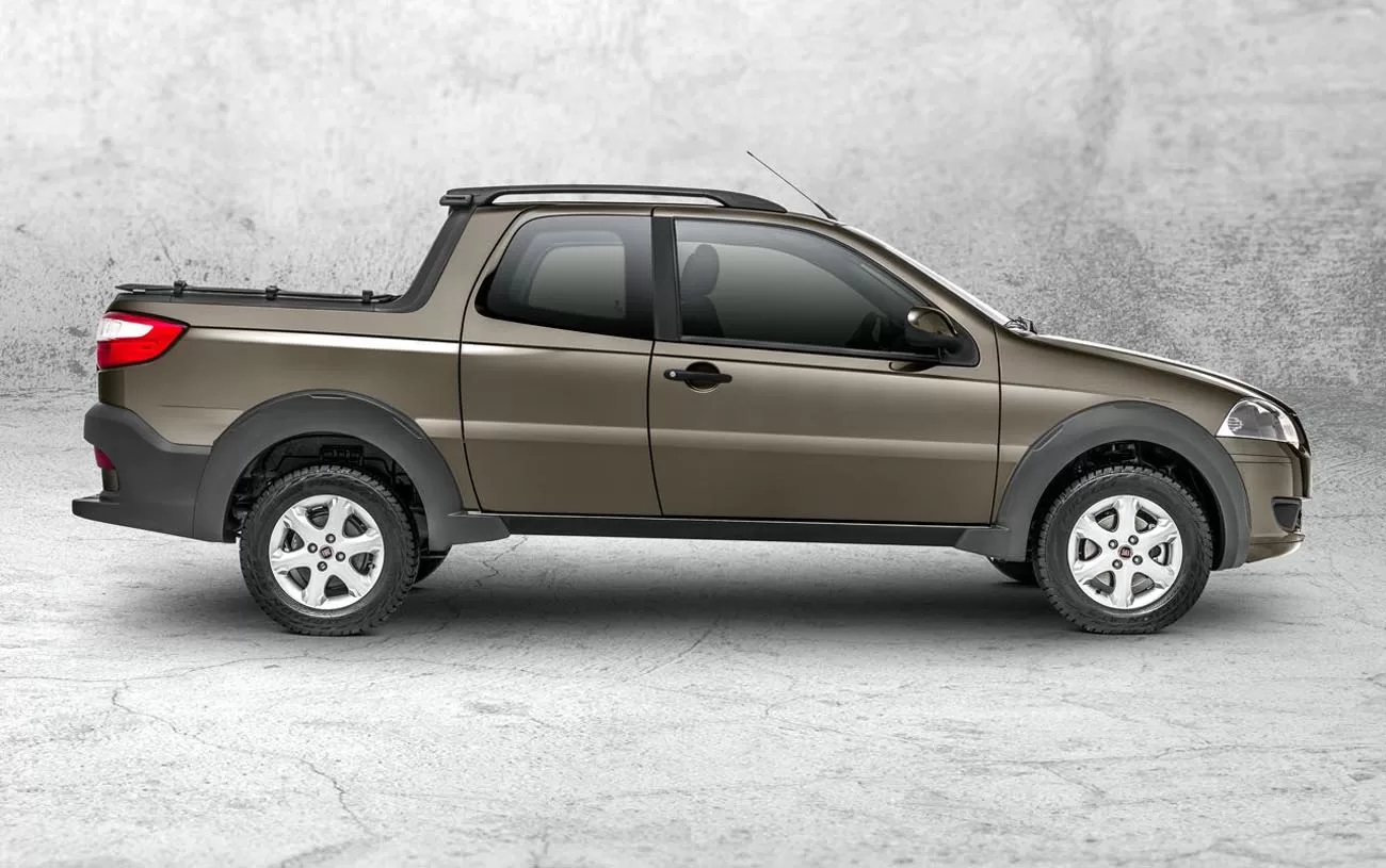 Equipado com freios ABS, airbags frontais e travamento central das portas, o Fiat Strada Trekking 1.6 16V CD 2015 oferece segurança para seus ocupantes.