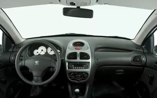 Quantos km com 1 litro faz o Peugeot 206? Confira a ficha técnica do 2010