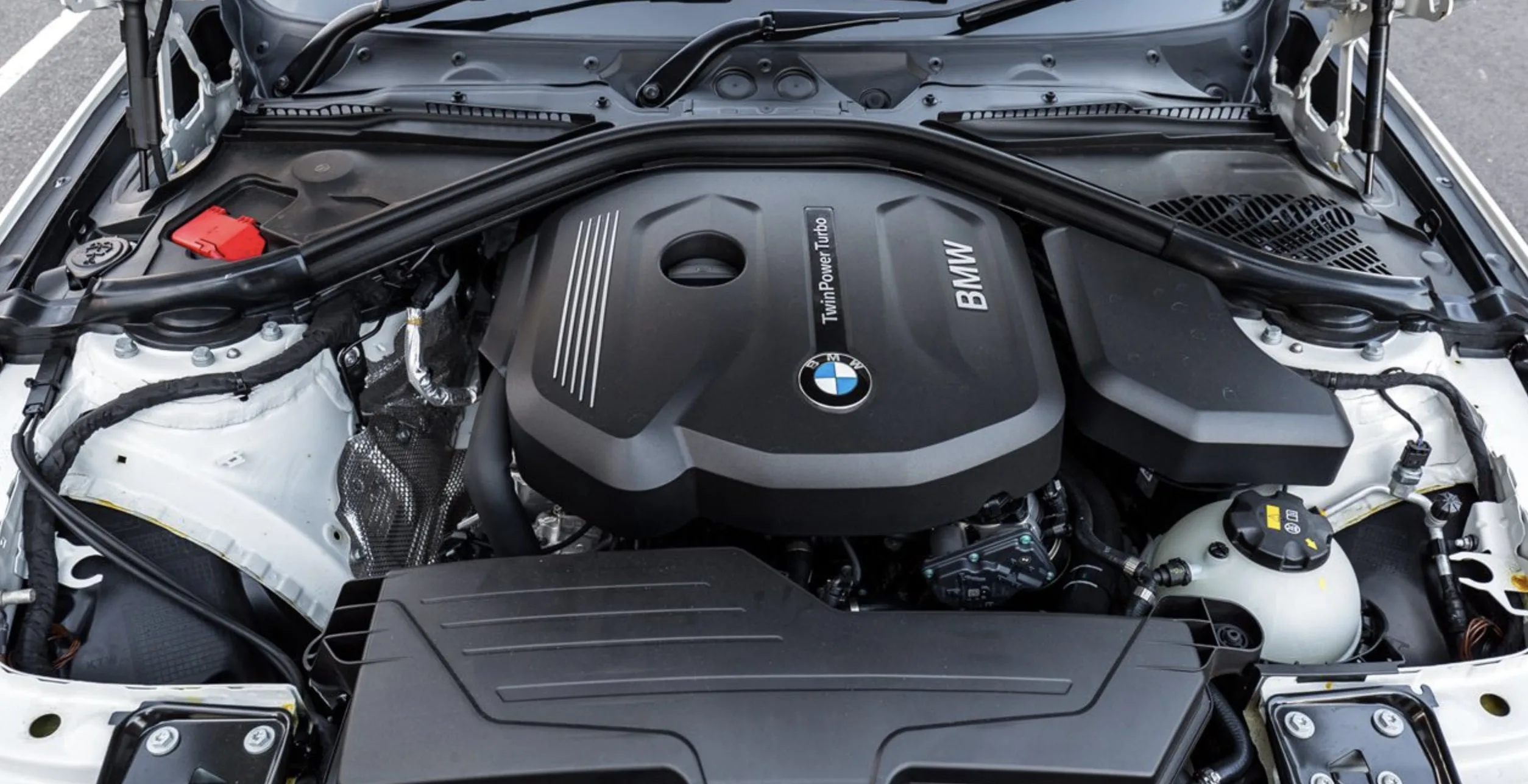 Motor 2.0 turbo flex de 184 cv entrega respostas rápidas, bom para cidade sem ser cansativo e forte na estrada para viagens longas.