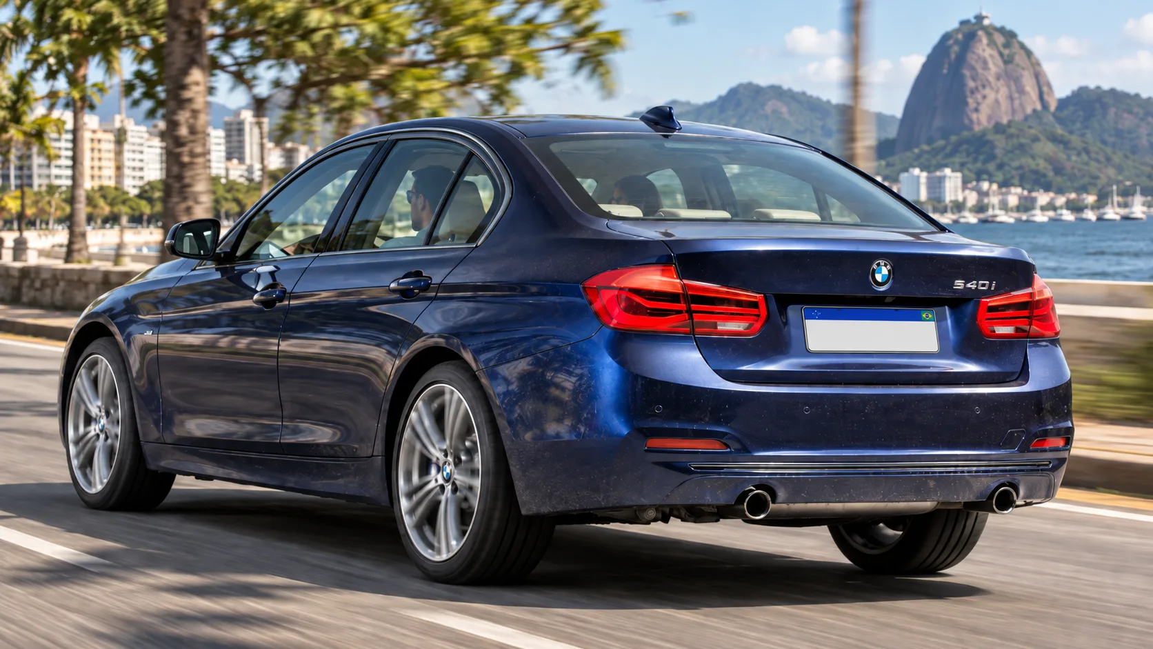O motor 2.0 turbo de 245 cv responde cedo e torna ultrapassagens rápidas, sem transformar o sedan em um carro cansativo na cidade.