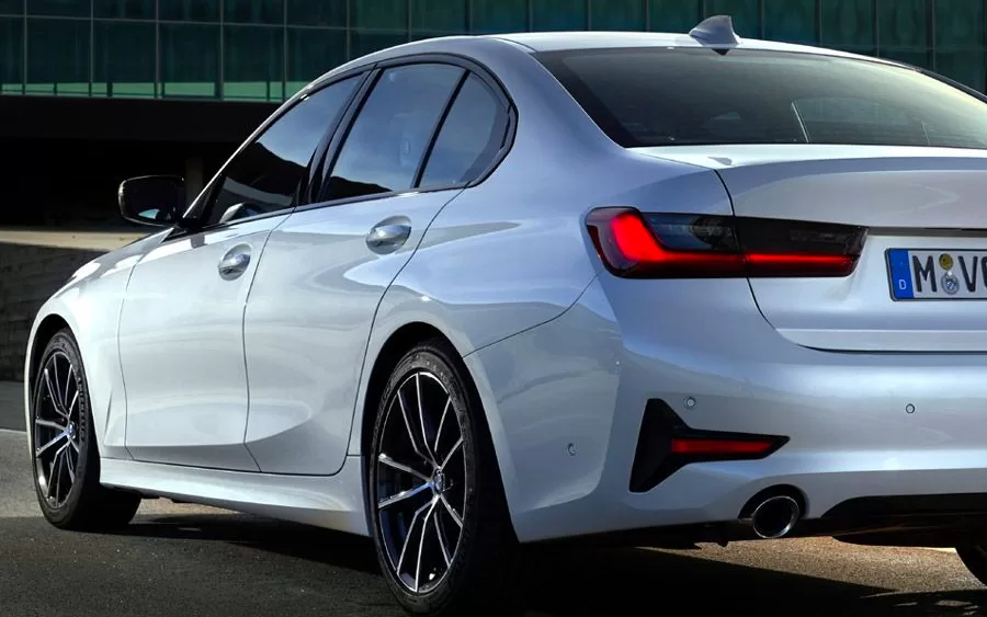 O design elegante e contemporâneo do BMW 320i Sport GP 2.0 é uma expressão visual de sofisticação.