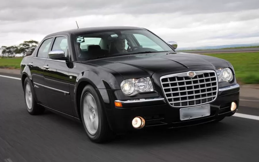 Quantos km por litro faz o Chrysler 300C 2008 3.5 V6: ficha técnica, preço e fotos