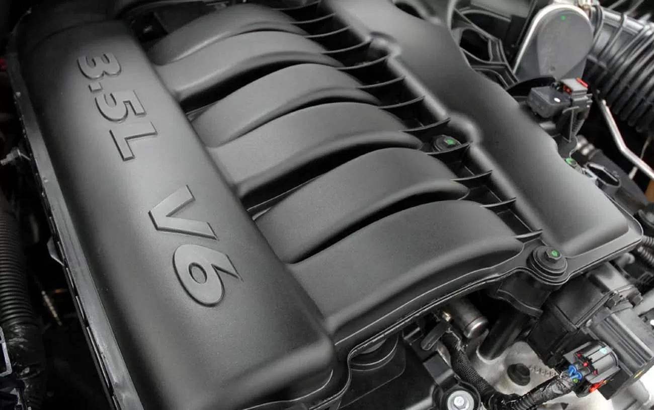 Motor: V6 com código EG, disposição longitudinal, 6 cilindros em V, aspiração natural, alimentação por injeção multiponto. Potência de 249 cv e torque de 34,7 kgfm.