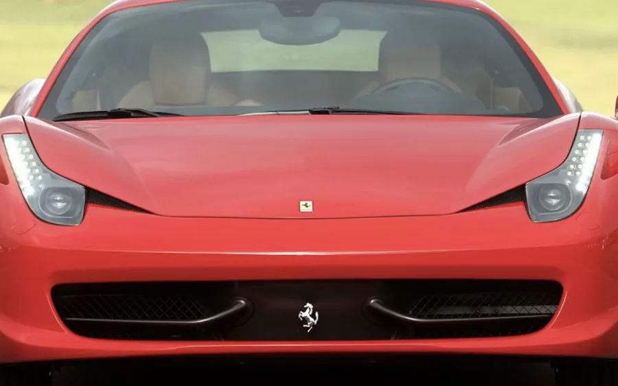 Qual o valor de uma Ferrari 458 Italia 2011 4.5 V8: ficha técnica, preço e fotos