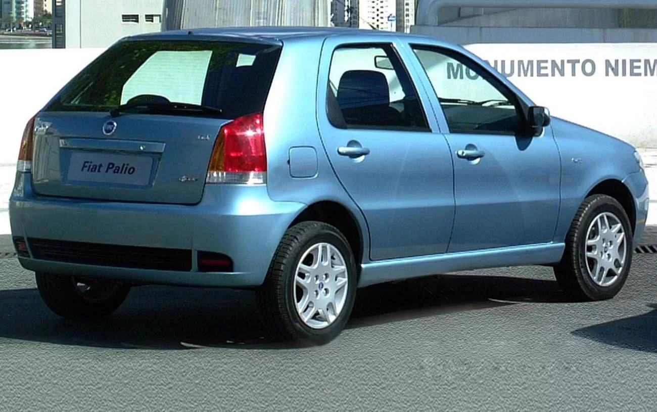 Desempenho: O Fiat Palio ELX 1.4 2006 oferece um desempenho satisfatório para seu segmento, com boa aceleração e velocidade máxima.