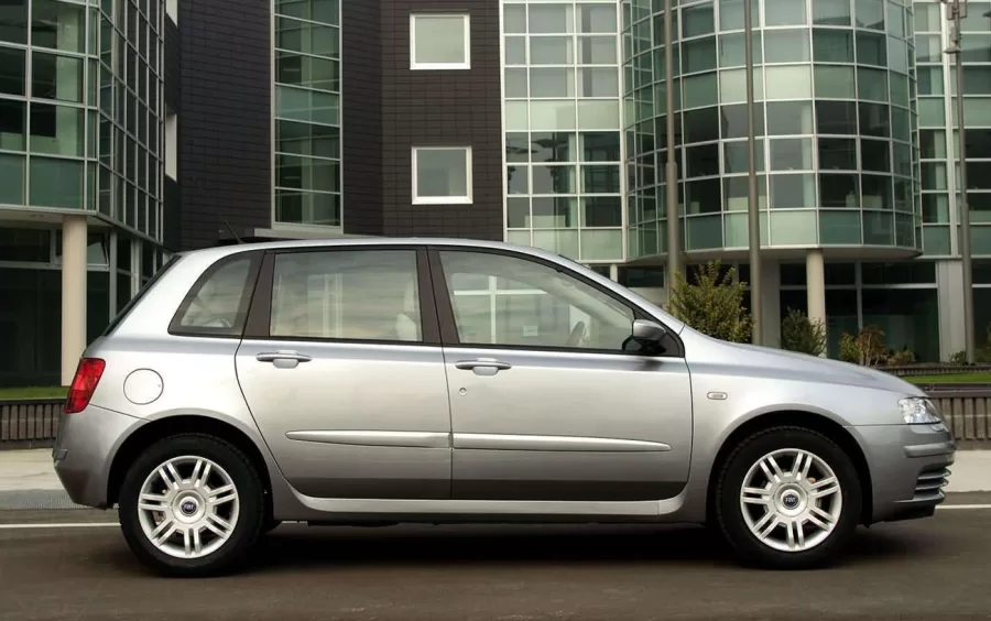 Qual o valor do Fiat Stilo 2005 1.8 8V: preço, fotos e ficha técnica