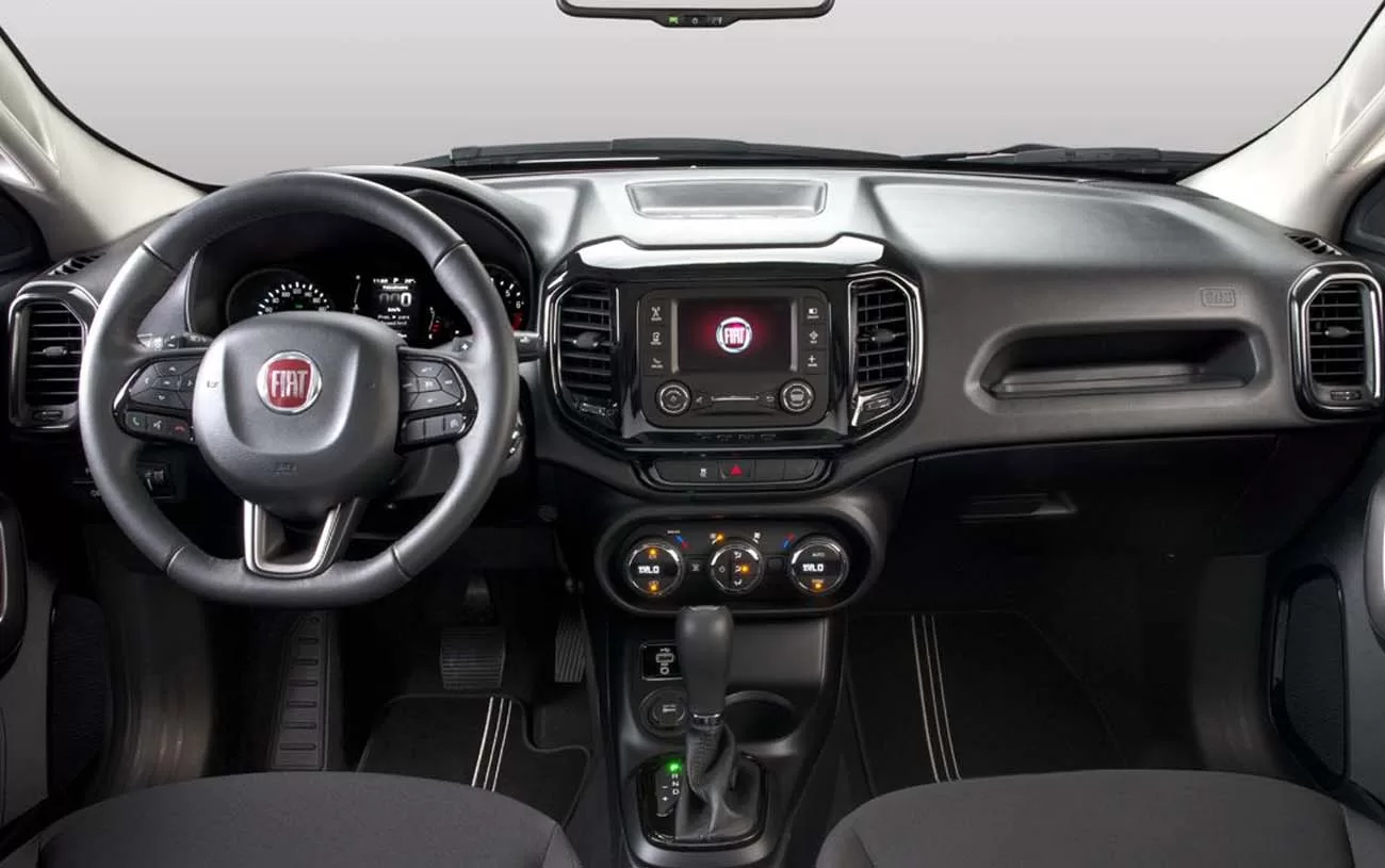 Transmissão: Equipado com uma transmissão automática de 6 marchas, o Fiat Toro Freedom 1.8 2017 oferece trocas suaves e eficientes.