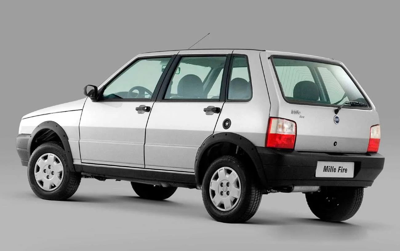 Desempenho: Potência de 65 cv, o compacto Fiat Uno Mille Fire 1.0 entrega agilidade urbana com velocidade máxima de 156 km/h.