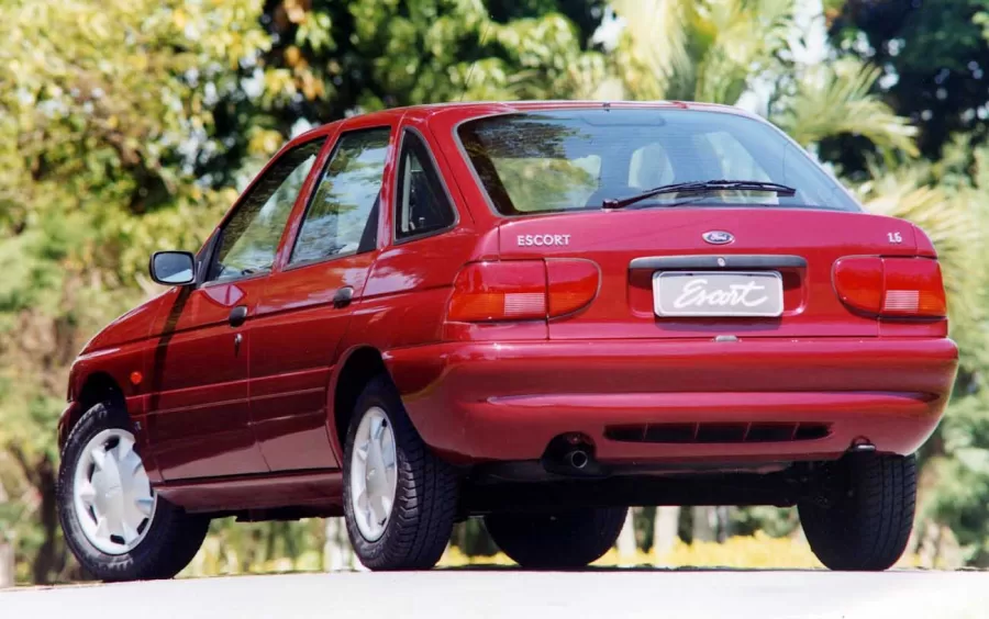 Quantos km por litro faz o Ford Escort 2000 Hatch GL 1.6 MPi 8V: ficha técnica, preço e fotos