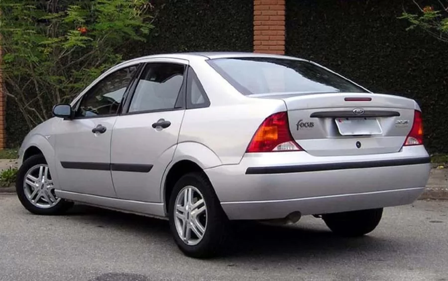 Ford Focus Sedan 2005 GLX 1.6 8V: preço, ficha técnica e fotos