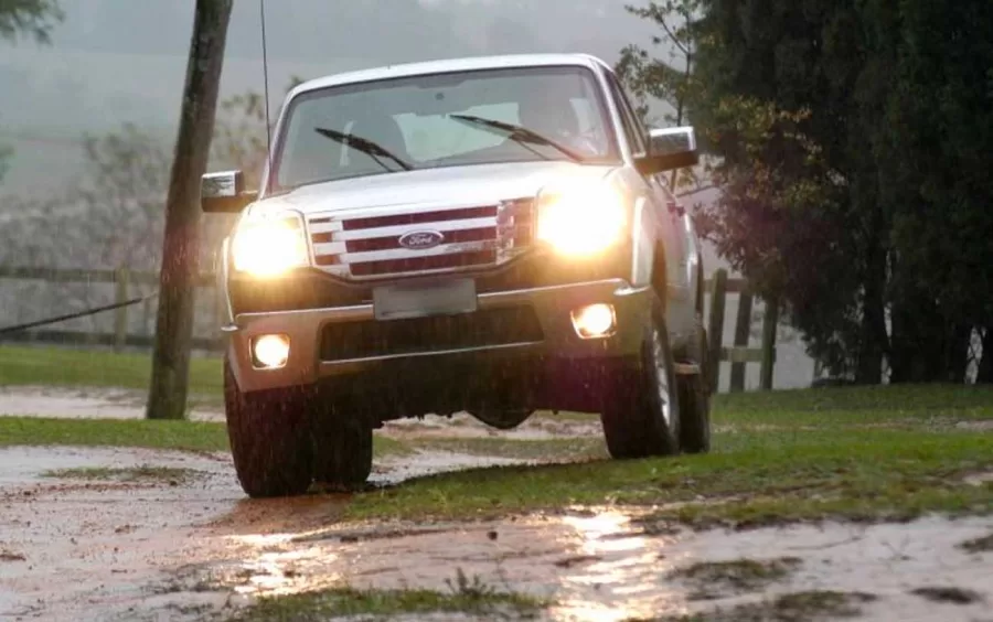 Ford Ranger XL 3.0 Turbo 4×2 Cabine Dupla 2012: uma picape manual ótima para o trabalho