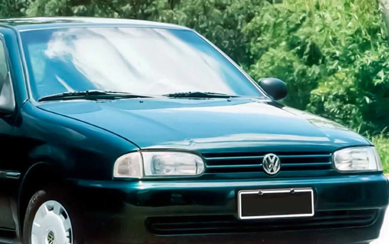 Desempenho: Este carro oferece desempenho equilibrado, com 88 cavalos de potência, alcançando 0-100 km/h em 11,9 segundos.