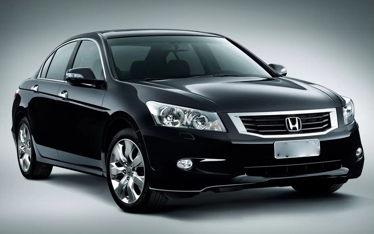Desempenho: O Honda Accord LX 2.0 de 2009 oferece um desempenho estável e confortável, com potência suficiente para uma condução confiável.