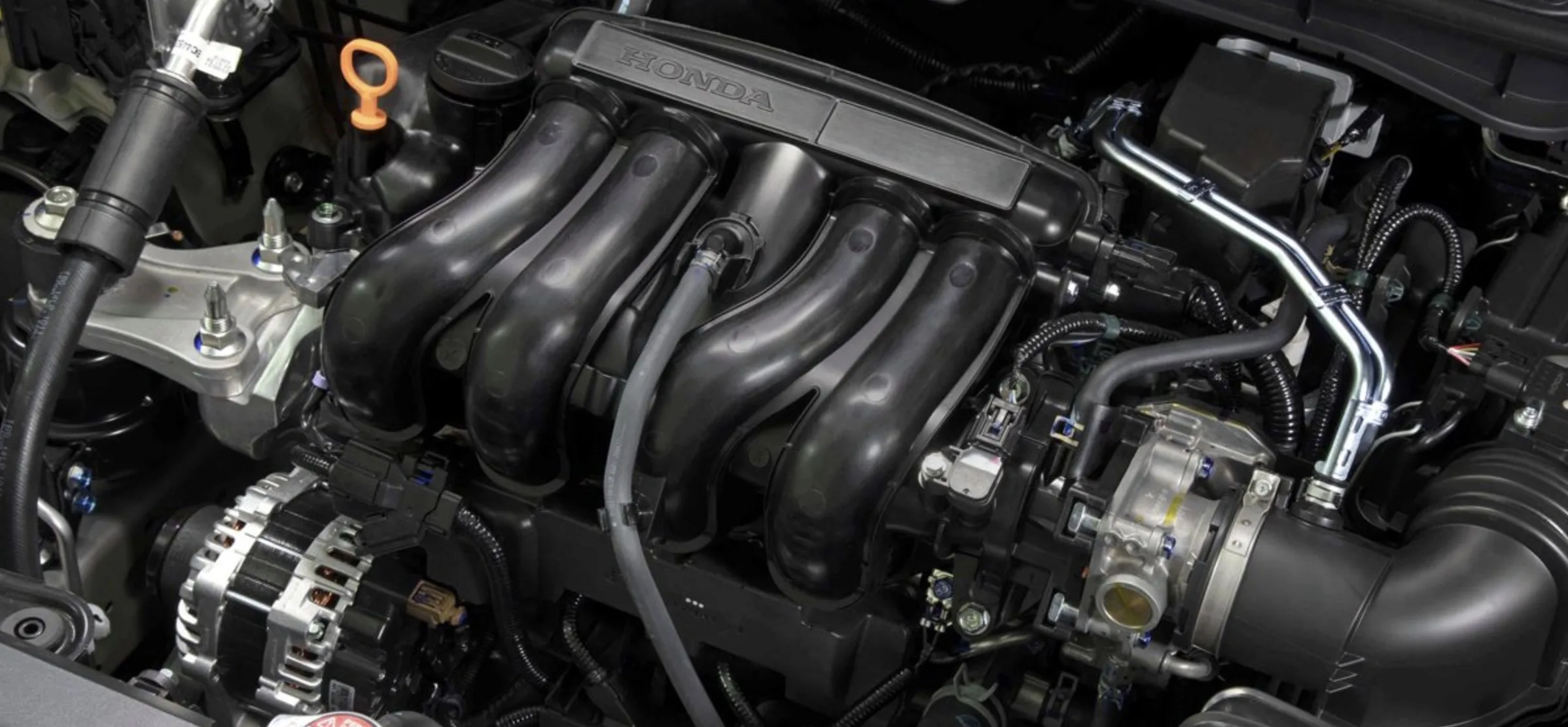 O motor 1.5 de 126 cv trabalha com câmbio CVT e pode simular sete marchas, conjunto pensado para uso tranquilo, sem pretensão esportiva e com condução suave no dia a dia.