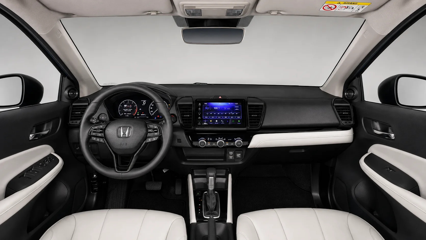 O Honda Sensing inclui piloto automático adaptativo, frenagem automática de emergência, assistente de faixa e farol alto automático, recursos úteis em estrada e trânsito.