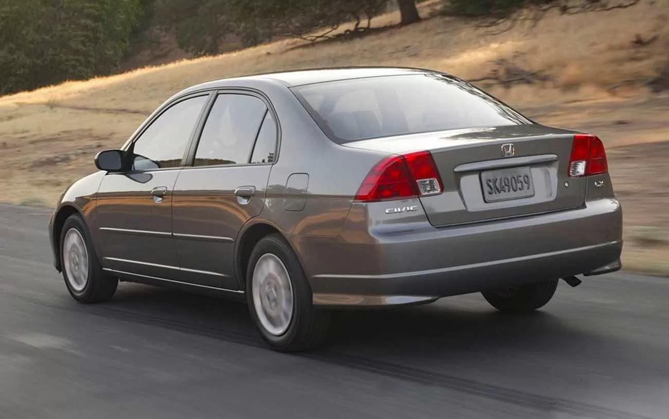 Desempenho: Potência e torque balanceados garantem uma condução ágil e estável em variados cenários, com aceleração de 0 a 100 km/h em 13,2 segundos.