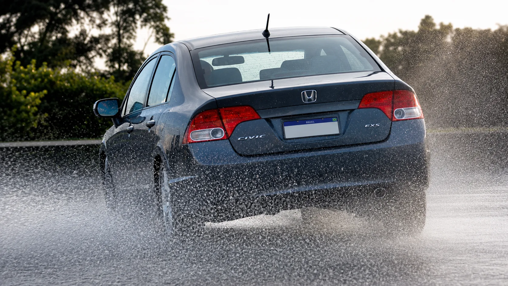 Em 2007, o Brasil vivia crédito em alta, mercado automotivo aquecido e sedans médios em forte disputa, cenário perfeito para o New Civic desafiar o Corolla.