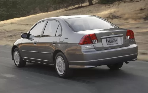 Consumo de 9,9 km/l na cidade e 13 km/l na estrada, com tanque de 50 litros e autonomia que passa dos 600 km em percurso rodoviário.