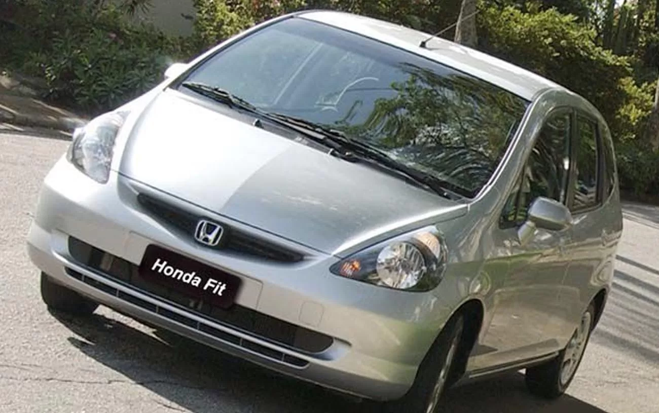 Motor: Com um motor de 4 cilindros em linha e 1496 cm³, o Honda Fit EX 1.5 AT possui código L15A. Sua aspiração é natural, com injeção multiponto, entregando potência de 105 cv e torque máximo de 14,2 kgfm.