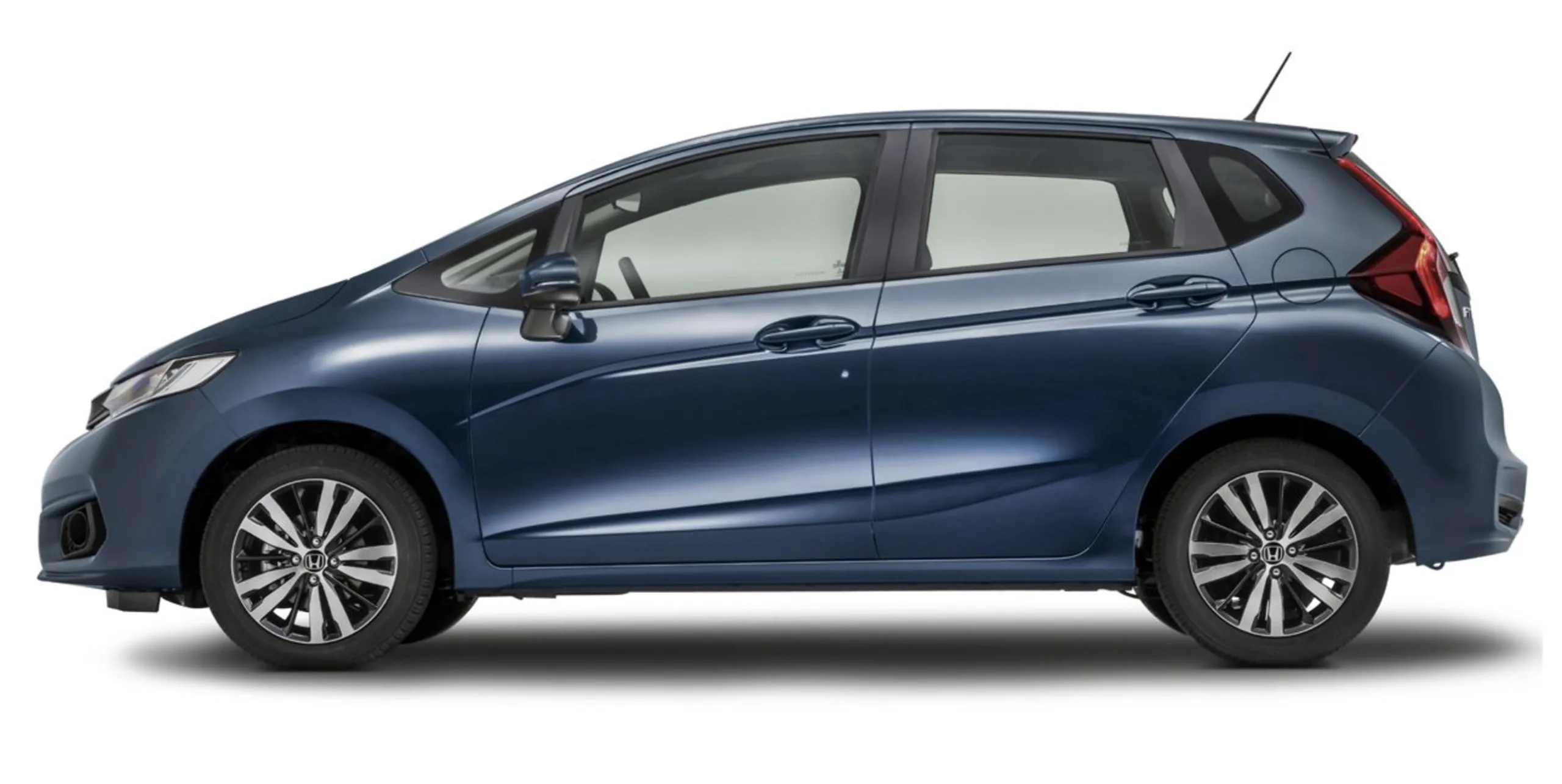 Com motor 1.5, câmbio CVT, seis airbags e bancos versáteis, Honda Fit EXL 2018 oferece mais espaço que muitos hatches, mas custa como carro novo.
