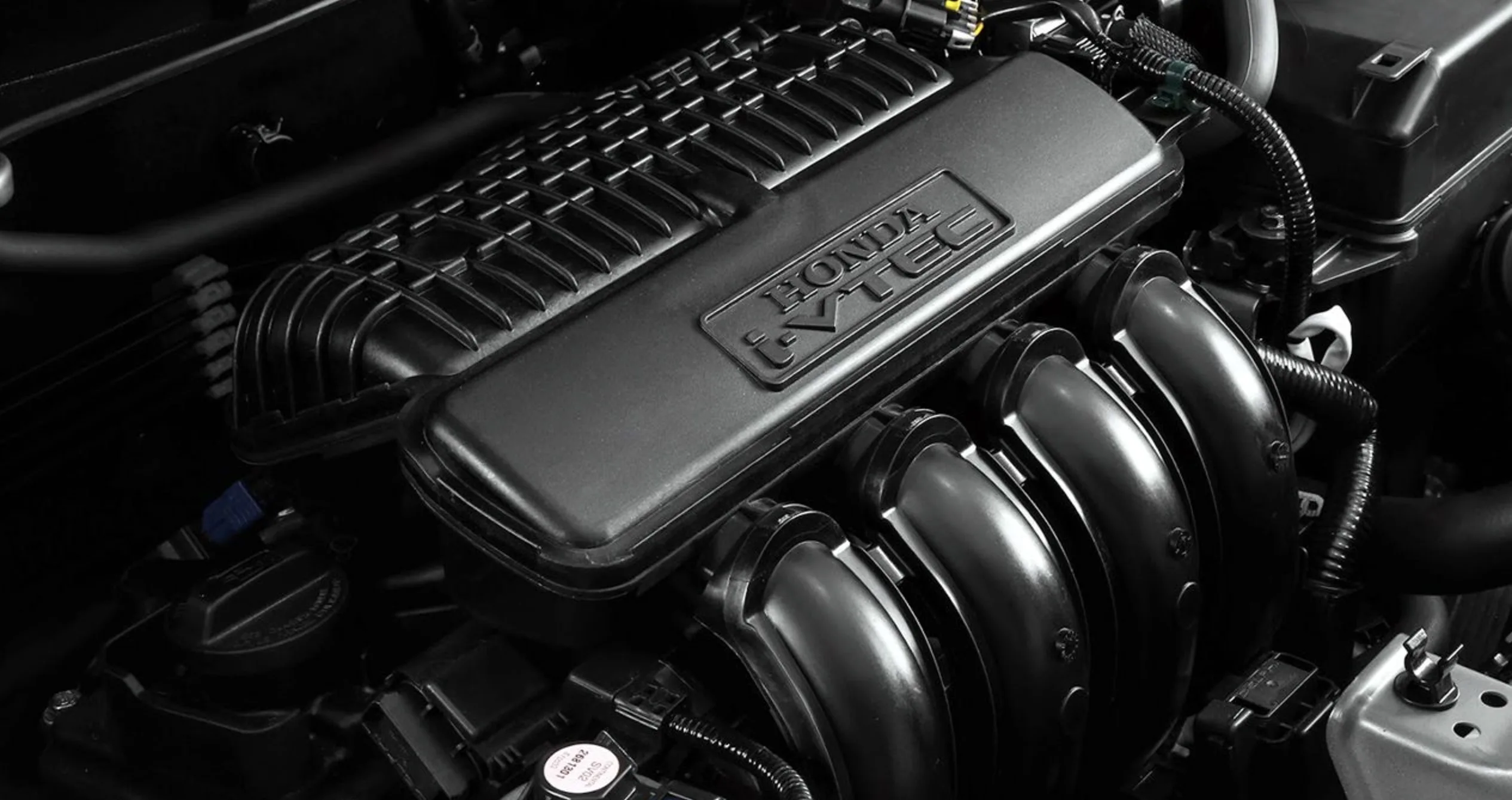 O motor 1.5 de até 116 cv enfrenta bem o trânsito e mantém ritmo na estrada, mas perde fôlego em subidas com passageiros e bagagem.