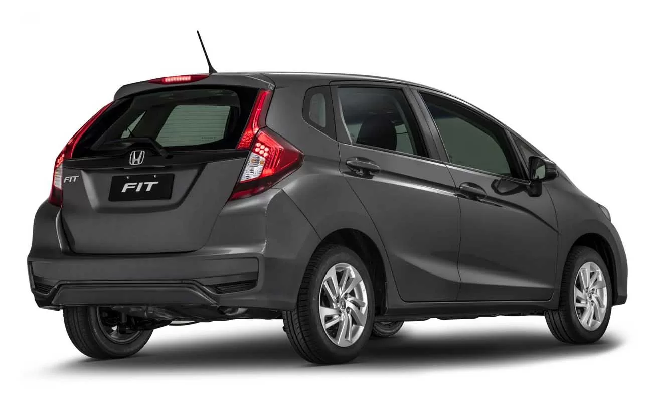 Desempenho: O Honda Fit Personal 1.5 AT (2020) oferece um desempenho ágil, impulsionado por um motor de 116cv, garantindo uma experiência de condução responsiva e dinâmica.