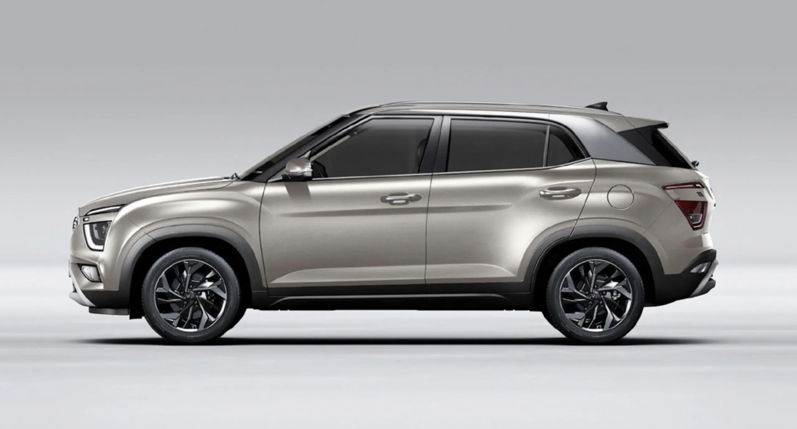 O consumo fica em 8,2 km/l no etanol urbano e até 12 km/l na gasolina rodoviária. O tanque de 50 litros garante autonomia acima de 600 km, ajudando a planejar deslocamentos.