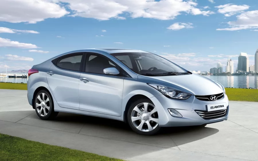 Hyundai Elantra 2012 Sedan 1.8 GLS Gasolina Manual: preço, ficha técnica e fotos