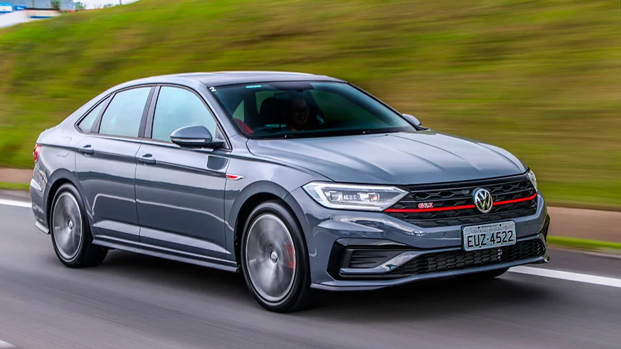 O Volkswagen Jetta GLI 2019 serve a quem quer espaço de sedan sem abrir mão de prazer ao dirigir e ainda pode valer como usado.