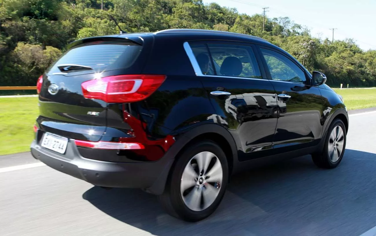 Desempenho: O Kia Sportage oferece um desempenho excepcional, com potência máxima de 169 cv e torque de 21,4 kgfm, proporcionando uma condução ágil e emocionante.