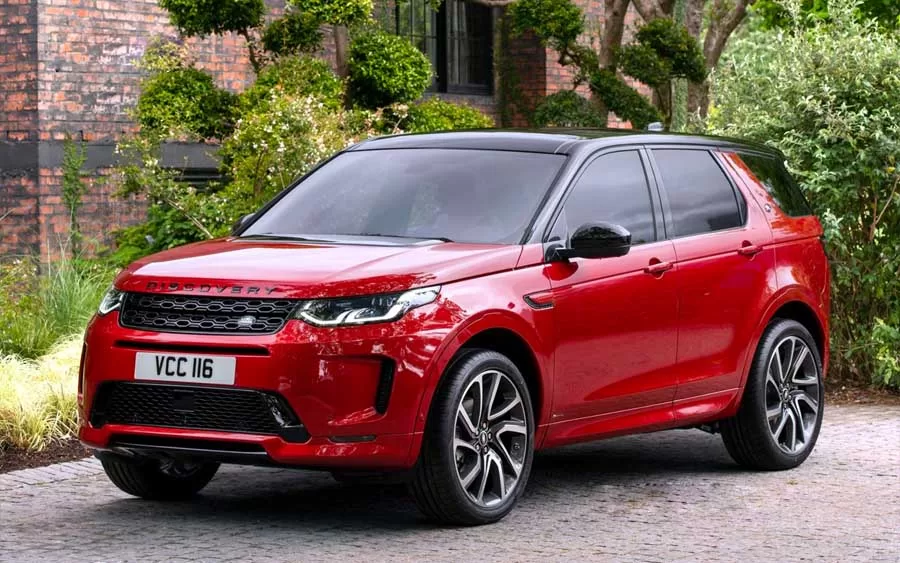 Desde o primeiro olhar, o Land Rover Discovery Sport R-Dynamic SE 2.0 MHEV de 2023 impressiona com seu design ousado e sofisticado.