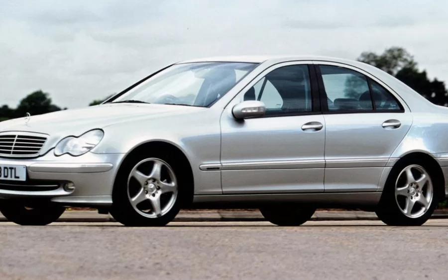 Mercedes-Benz C320 Avantgarde 3.2 V6 2005: fotos, preço e ficha técnica