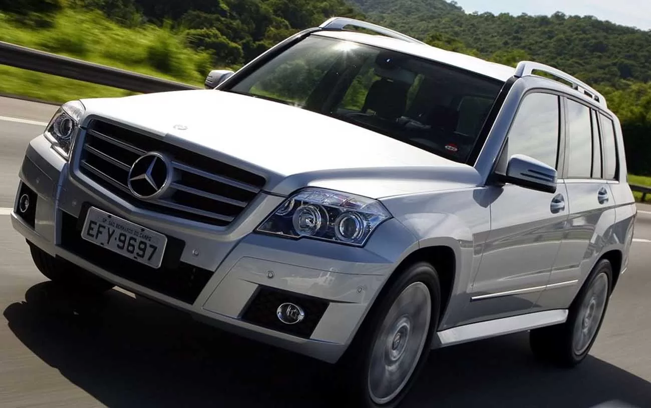 Desempenho: O GLK 300 3.5 V6 de 2013 oferece potência excepcional, atingindo 0-100 km/h em 7,5 segundos, proporcionando uma experiência de condução dinâmica.